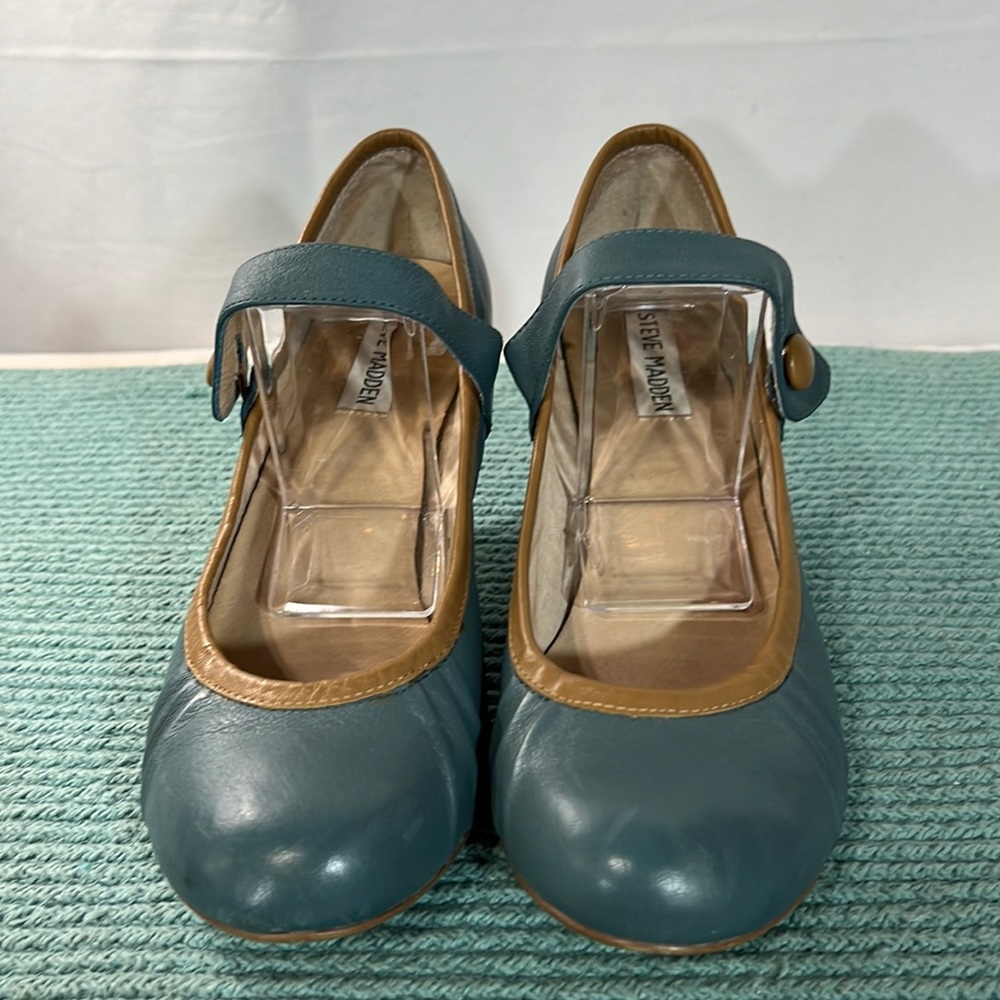 Steve Madden Blue and Tan Mary Jane heels, Size 9 M